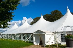Leia mais sobre o artigo 4 vantagens de se utilizar tendas em seu evento