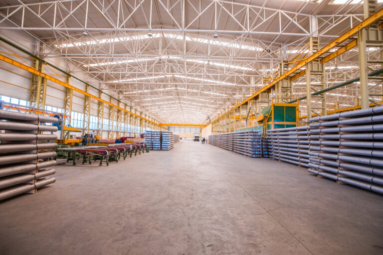 Galpão de Lona para Manutenção Industrial: Uma Área de Apoio que Mantém a Operação Organizada - Galpão de